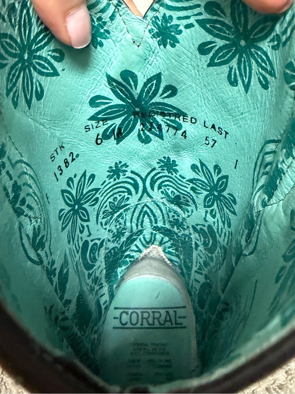 Corral women’s Black Cowboy Boots with gold stitching & Turquoise Lining size 6 - Picture 4 of 4